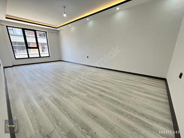 BEYLERBEYİNDEN TAMAMINA KREDİLİ BÜYÜK BALKONLU GENİŞ 2+1 DAİRE