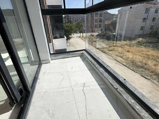 BEYLERBEYİNDEN TAMAMINA KREDİLİ İSKANLI GENİŞ SOKAK 2+0 DAİRE