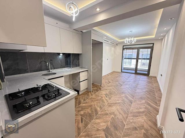 BEYLERBEYİNDEN VEGA AVM YAKINI BÜYÜK BALKONLU GENİŞ 2+0 DAİRE