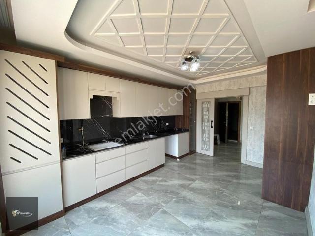 Beylerbeyi Ana Cadde Üzerinde 3+1 Lüx Kiralık Daire
