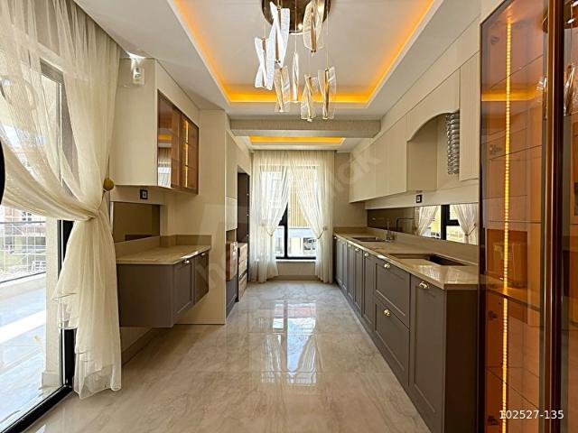 BEYLERDEN ÖN CEPHE TERAS BALKON 4 BLOKLU SİTEDE ULTRA LÜX YAPILI