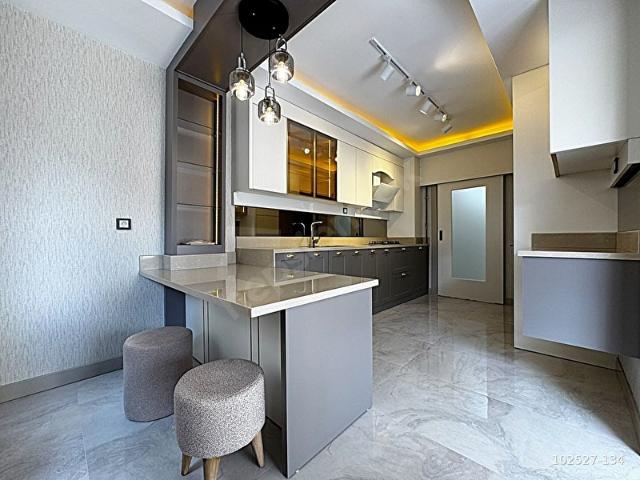 BEYLER'DEN TERAS BALKONLU 4 BLOKLU SİTEDE ULTRA LÜX YAPILI DAİRE
