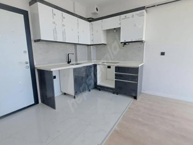 BEYLİKDÜZÜ YAKUPLU MAH HASIRCILAR AVM ARKASINDA METROBÜSE 5 DK YÜRÜME MESAFESİNDE 1+1 DAİREMİZ