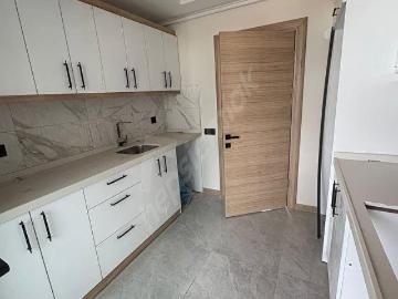 BEYLİKDÜZÜ YAKUPLU MAHALLESİ'NDE METROBÜSE KOMŞU YÜKSEK GİRİŞ 2+1 DAİREMİZ