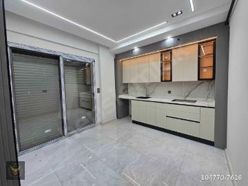 BEYLİKDÜZÜ YAKUPLU MAHALLESİ'NDE METROBÜSE YAKIN MERKEZİ KONUMDA 2+1 DAİREMİZ