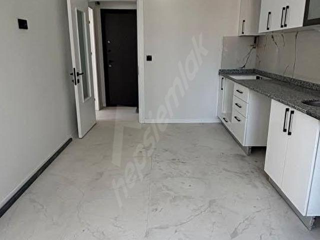 BEYLİKDÜZÜ YAKUPLU MAHALLESİNDE MEDİLİFE HASTANESİNE YAKIN METROBÜSE YÜRÜME MESAFESİNDE 2+1 DAİREMİZ