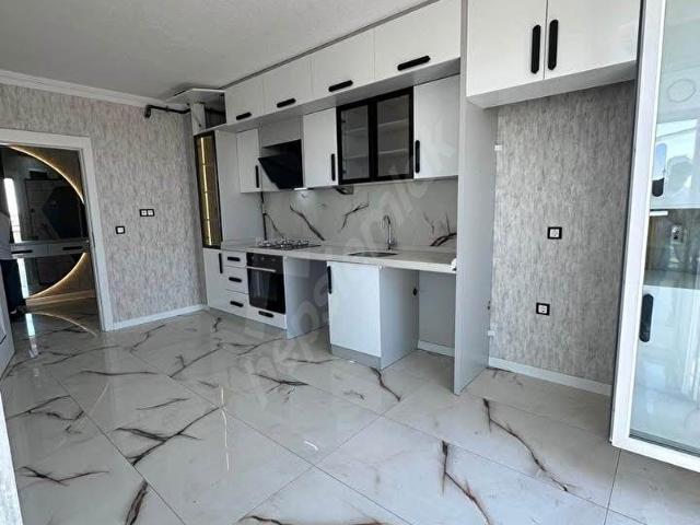 BEYLİKDÜZÜ YAKUPLU MAHALLESİNDE MERKEZİ KONUMDA METROBÜSE KOMŞU ŞIK TASARIMLI 2+1 DAİREMİZ