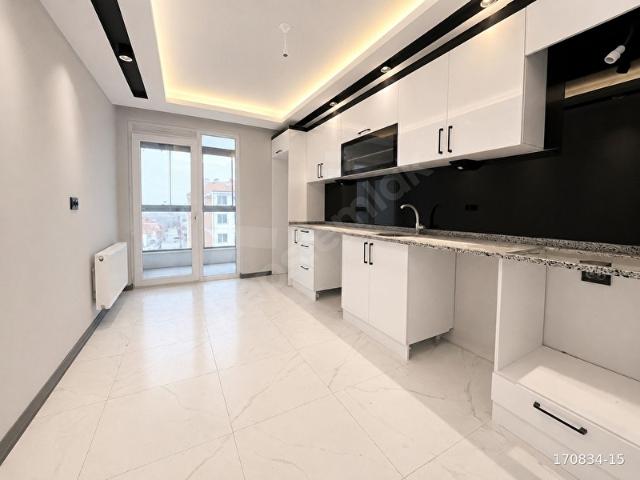 BEYLİKDÜZÜ YAKUPLU YENİ BİNADA YATIRIMLIK METROBÜSE YAKIN 2+1!