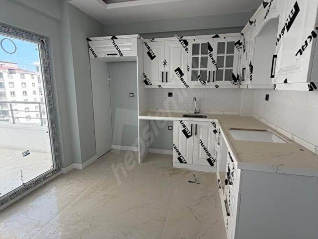 BEYLİKDÜZÜ CUMHURİYET MAH METROBÜSE 5' DK MESAFEDE 2+1 DAİREMİZ