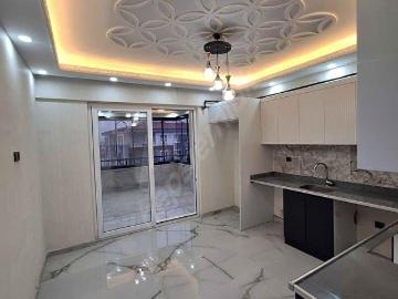 BEYLİKDÜZÜ CUMHURİYET MAHALLESİNDE MERKEZİ KONUMDA METROBÜSE YAKIN GENİŞ BALKONLU 2+1 DAİRE
