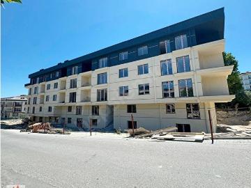 BEYLİKDÜZÜ KAVAKLI MERKEZİ KONUM 50M2 BAHÇE KULLANIMLI 2+1 DAİRE