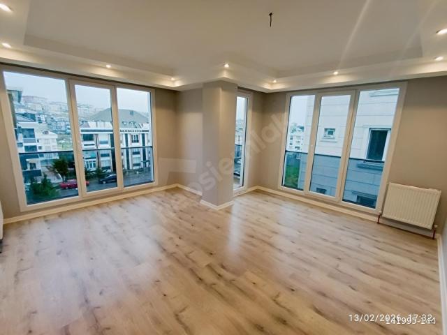 BEYLİKDÜZÜ KAVAKLI'DA SATILIK OTOPARKLI 2+1 SIFIR DAİRE