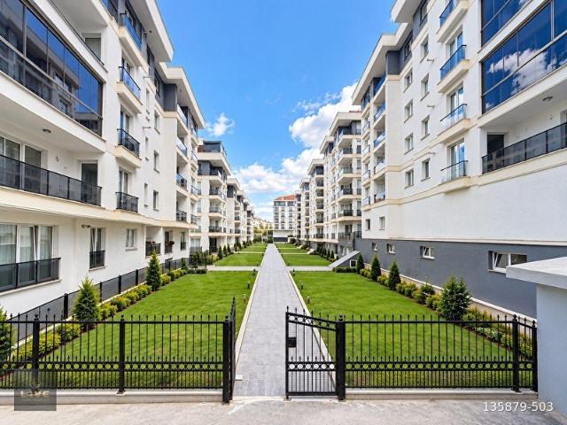 BEYLİKDÜZÜ LİVE YAPI'DAN LÜKS SİTE İÇİ İSKANLI GENİŞ M2 2+1