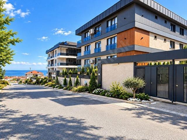 BEYLİKDÜZÜ MARİNAYA YAKIN BUTİK SİTEİÇİ GENİŞ 3+1 SATILIK DAİRE