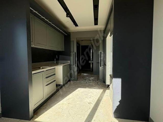 BEYLİKDÜZÜ OSB MAH ÖZEL TASARIMLI ŞIK MUTFAKLI METROBÜSE 8' DK YÜRÜME MESAFESİNDE 2+1 DAİREMİZ