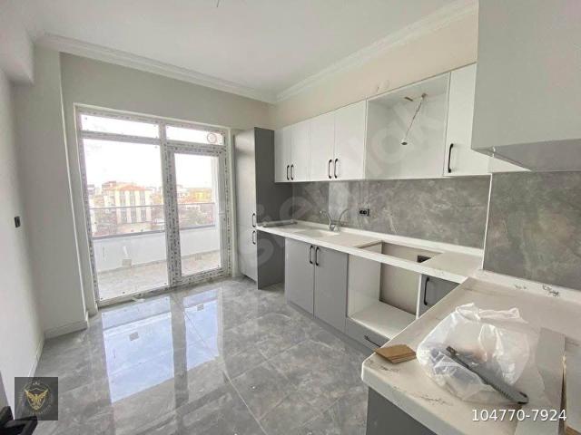 BEYLİKDÜZÜ OSB MAH. BUTİK SİTE İÇERİSİNDE KAPALI OTOPARKLI METROBÜSE YAKIN GENİŞ M2 Lİ 3+1 DAİREMİZ