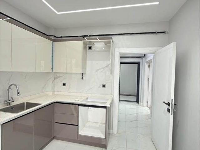 BEYLİKDÜZÜ OSB MAH TÜM KATILIM EVLERİNE UYGUN METROBÜSE KOMŞU 2+1 DAİREMİZ