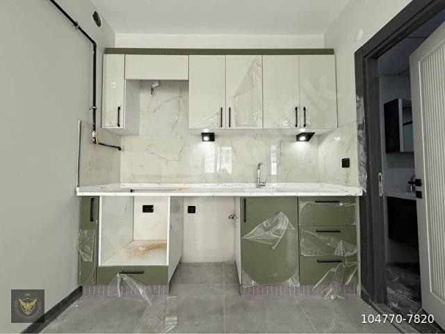BEYLİKDÜZÜ OSB MAHALLESİNDE AİLE OTURUMUNA UYGUN METROBÜSE YAKIN YENİ BİNADA 1+1DAİREMİZ