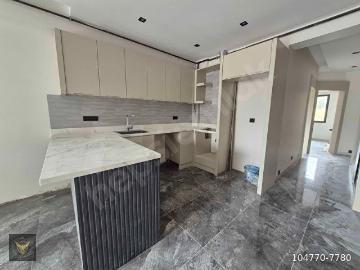 BEYLİKDÜZÜ OSB MAHALLESİNDE İSTER OTURUMLUK İSTER YATIRIMLIK AMERİKAN MUTFAKLI YÜKSEK GİRİŞ 2+1 DAİR