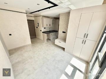 BEYLİKDÜZÜ OSB MAHALLESİNDE MERKEZİ KONUMDA METROBÜSE KOMŞU 2+1 DAİREMİZ