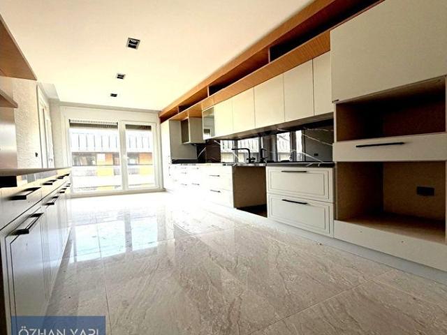 BEYLİKDÜZÜ SAHİLDE VİLLA TADINDA LÜKS AKILLI EV SİSTEMLİ 3+1