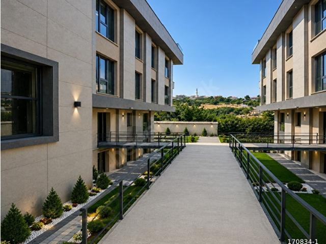 BEYLİKDÜZÜNDE DENİZ MANZARALI GÜVENLİKLİ LÜKS SİTEDE 3+2 DUBLEKS