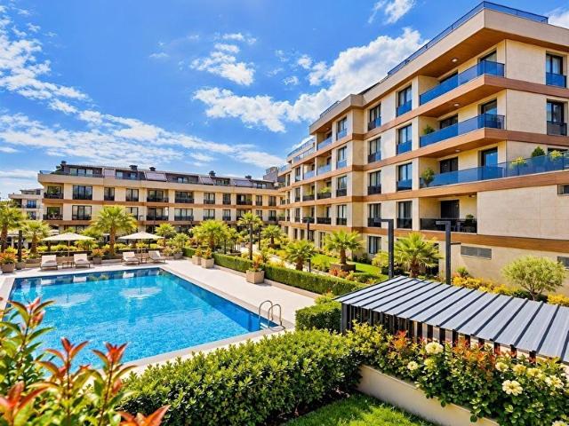 BEYLİKDÜZÜ'NDE HAVUZ CEPHELİ LÜKS SİTE GÜVENLİK + OTOPARK 2+1