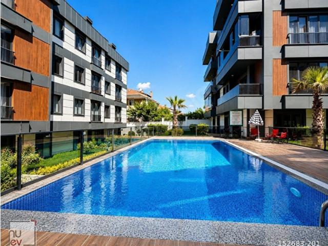 BEYLİKDÜZÜ'NDE HAVUZLU SİTE İÇİ GENİŞ M2 3+1 NUEV