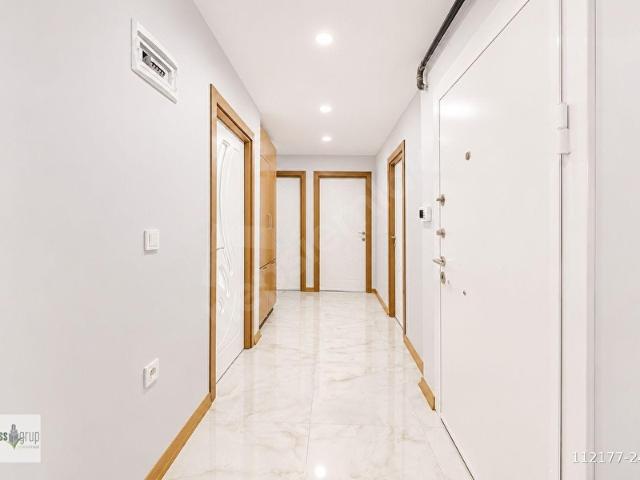 BEYLİKDÜZÜ'NDE ÖNÜ AÇIK MERKEZİ KONUMDA GENİŞ BALKONLU 3+1BESS