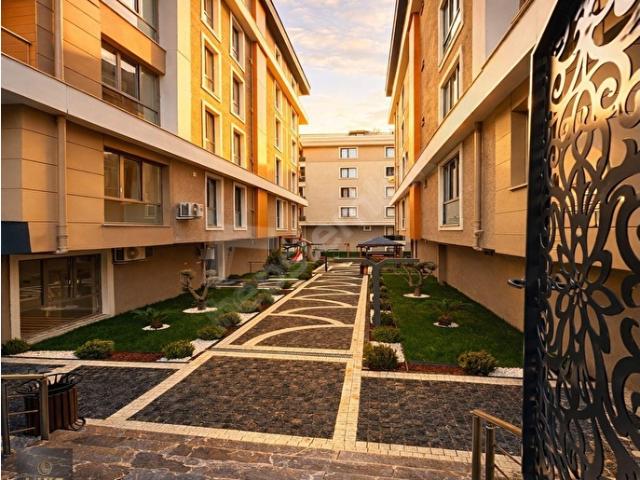 BEYLİKDÜZÜ'NDE SIFIR LÜX SİTE İÇERİSİNDE GENİŞ 3+1 ARAKAT.