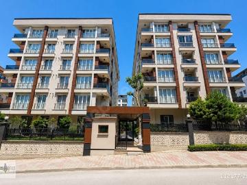 BEYLİKDÜZÜNDE SIFIR SİTE İÇERİSİNDE BAHÇE KULLANIMLI SATILIK DAİRE