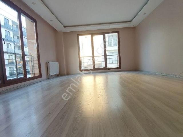 Beylikdüzü Marmara Mahallesi Yeşilyurt Caddesi 2+1 Kiralık Daire