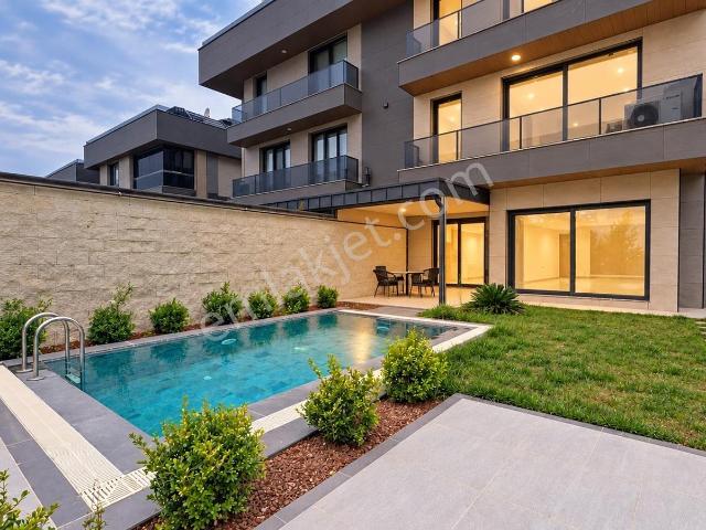 Beylikdüzü' Nde Satılık 6+2 İkiz Villa