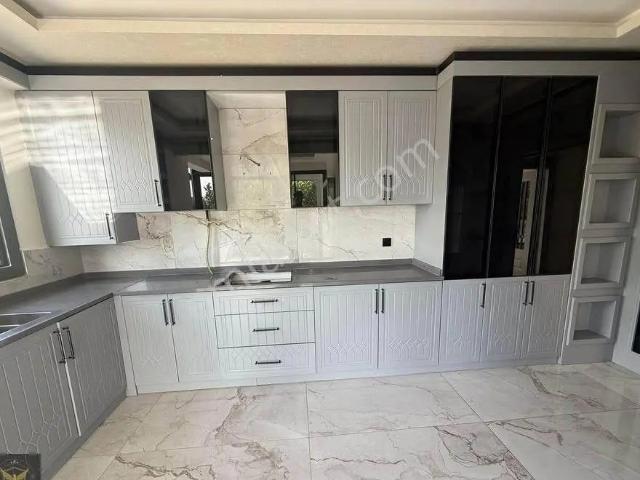 Beylikdüzü Osb Mah Ebeveyn Banyolu Giyinme Odalı Metrobüse Komşu 3+1 Fırsat Dairemiz