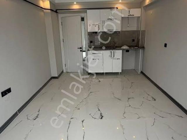 Beylikdüzü Osb Mahallesinde Site İçinde Metrobüse Yakın Aile Oturumuna Uygun 1+1 Dairemiz