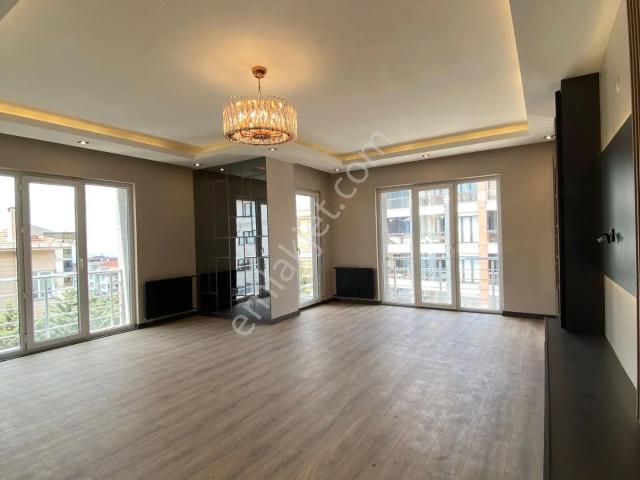 Beylikdüzü Adnan Kahveci Mahallesi 3+1 140 M2 Kiralık Lüks Daire 2.kat Çift Balkonlu Deniz Manzaralı