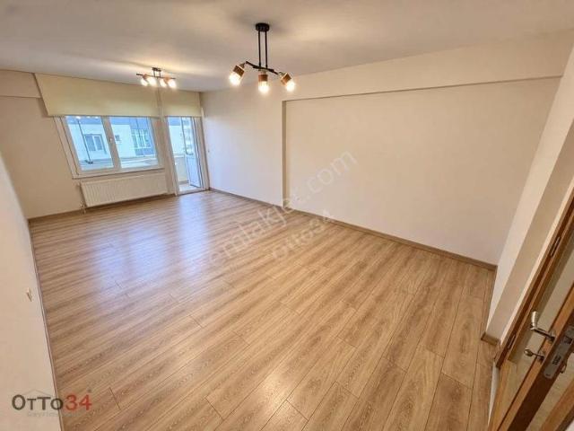 Beylikdüzü Adnan Kahveci Velittin Küçük Sitesinde Kiralık 2+1