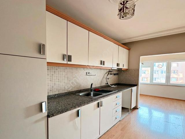 Beylikdüzü Barış Mahallesinde 3+1 165m² Satılık Daire