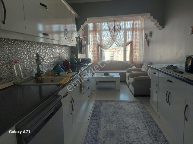 Beylikdüzü Barış Mahlesinde Site İçi 3+1 145 M2 Açık Otoparklı