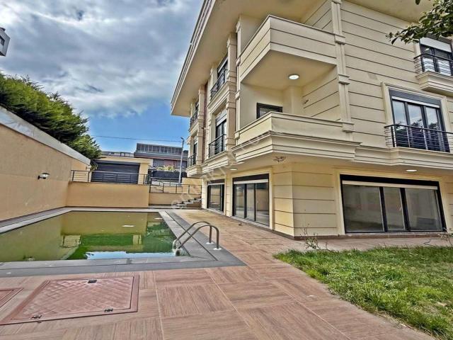 Beylikdüzü Bölgesi'nde Sıfır Müstakil Havuzlu 6+2 Masrafsız Villa Fırsatı !