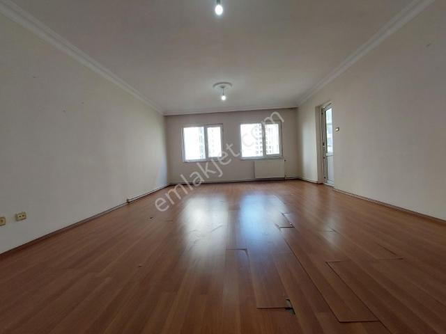 Beylikdüzü Cumhuriyet Mah Metrobü'sün Dibi Kiralık 3+1 Daire