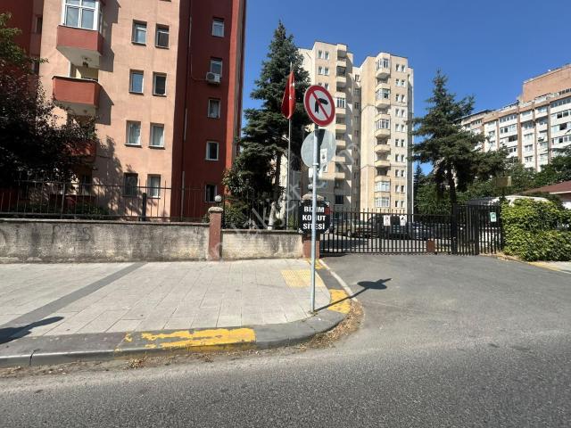 Beylikdüzü Cumhuriyet Mah.bizim Konut Sitesi.çok İyi Konumd