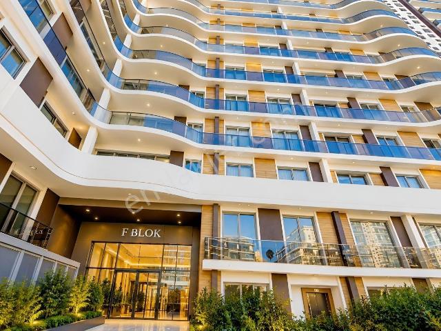Beylikdüzü Demir Country'de Teraslı Geniş Kiralık 2 + 1 Daire