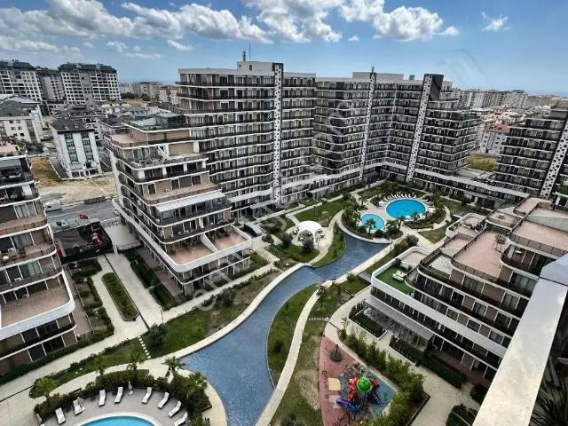 Beylikdüzü Demir Country'de Satılık 5+1,250 M2 Özel Yapım Daire