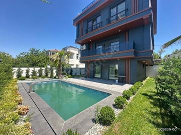 Beylikdüzü Dereağzın'da Sauna Hamamlı 5+3 Satılık Villa