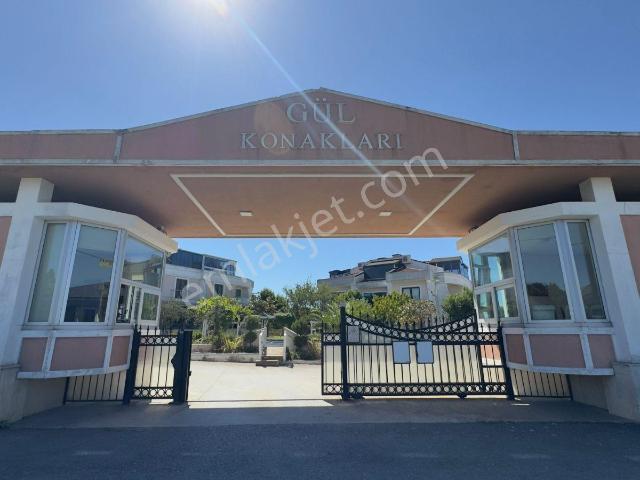 Beylikdüzü Dereağzında Site İçerisinde 8+2 Lüx Villa