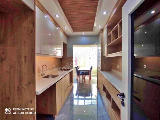 Beylikdüzü E 5 Yakın İskanlı Butik Site İçi 140m² Tadilatlı 3+1