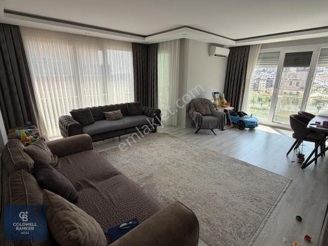 Beylikdüzü Şehri Beyaz 2 Sitesinde Manzaralı Büyük Tip 3+1 Daire