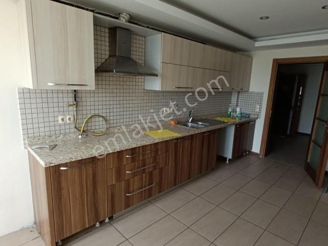 Beylikdüzü Ferah Geniş 240 M2 Ofise Uygun 3+1 Kiralık Daire