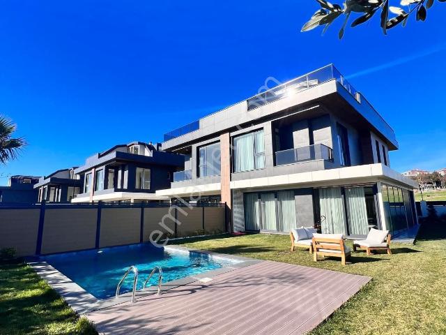 Beylikdüzü Gürpınar Da Site İçinde Triplex 7+2 Lüx Sıfır Villa